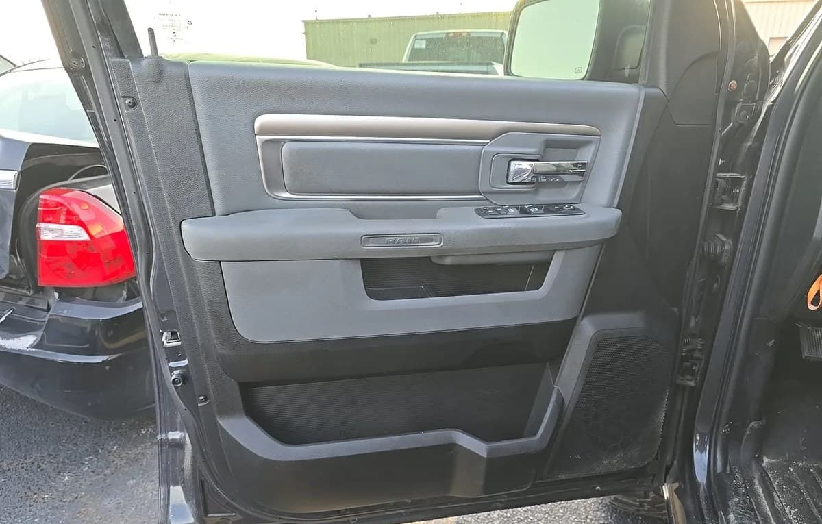 2018 RAM 1500 BIG HORN CREW CAB SHORT BED 6