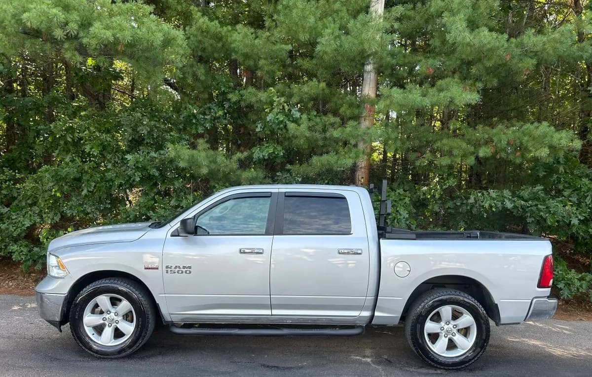 2018 RAM 1500 SLT CREW CAB SHORT BED 3