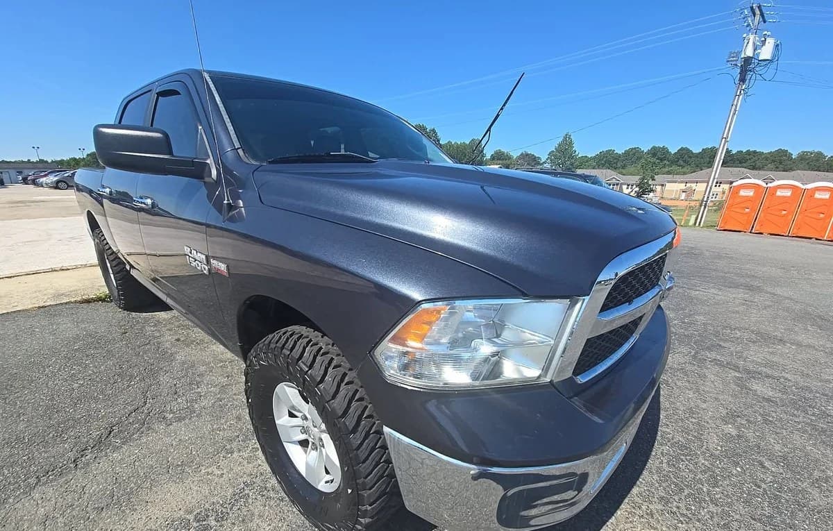 2017 RAM 1500 SLT CREW CAB SHORT BED 4