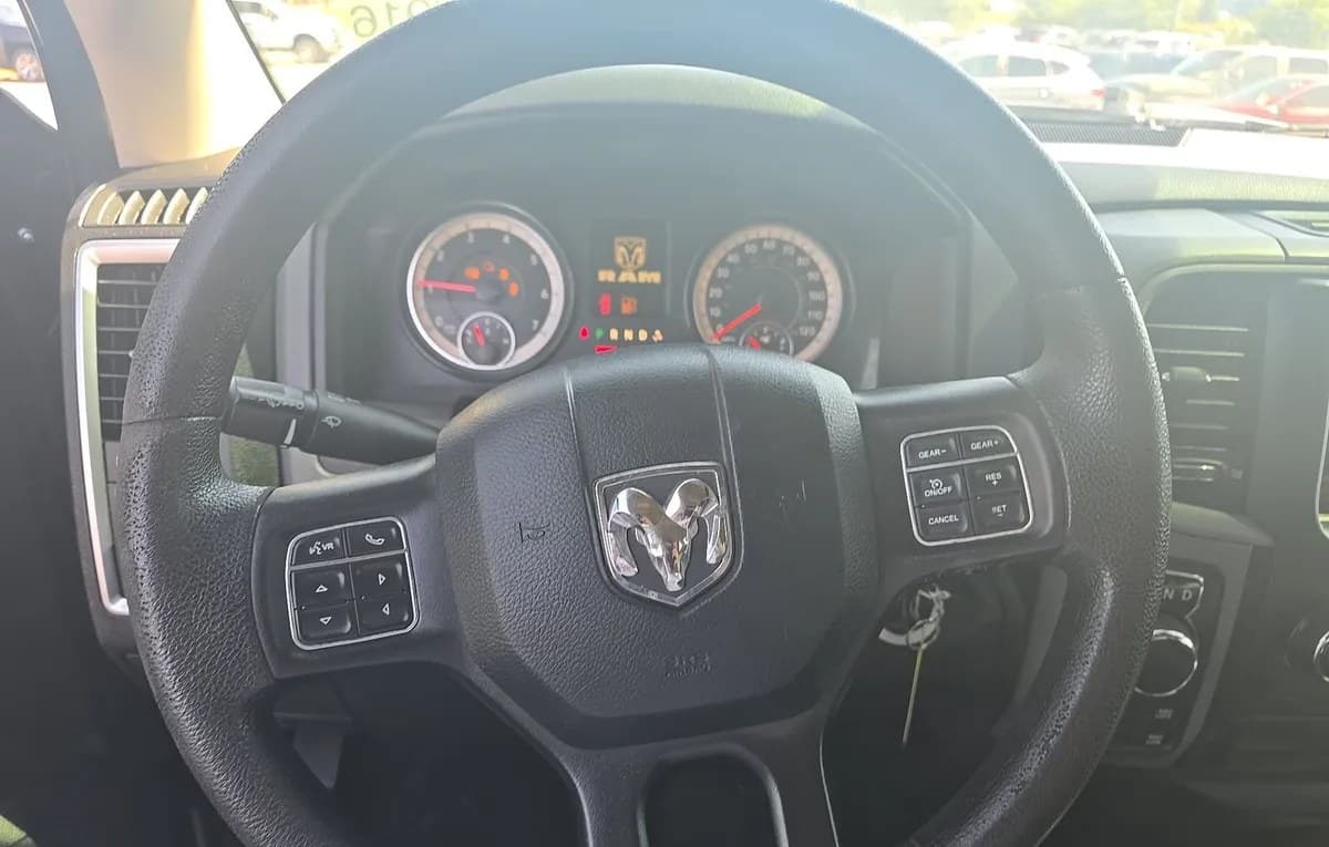 2017 RAM 1500 SLT CREW CAB SHORT BED 7