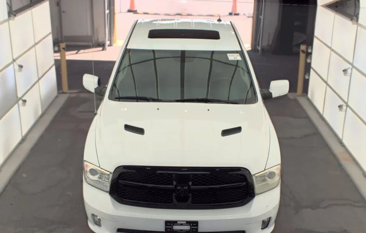 2017 RAM 1500 NIGHT CREW CAB SHORT BED 3