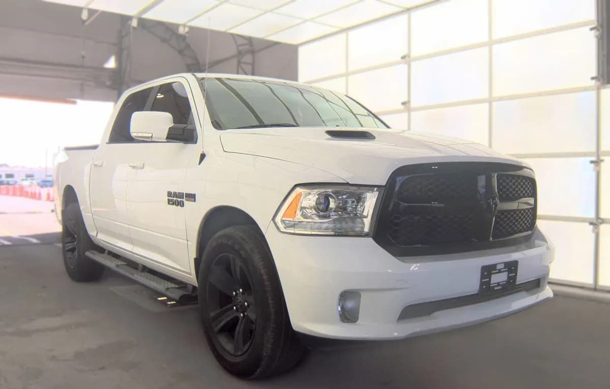 2017 RAM 1500 NIGHT CREW CAB SHORT BED 4