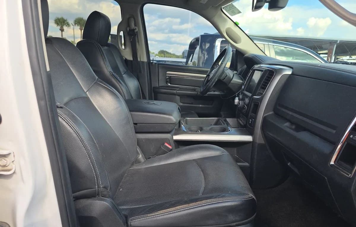 2017 RAM 1500 NIGHT CREW CAB SHORT BED 5