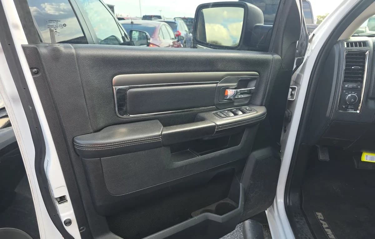 2017 RAM 1500 NIGHT CREW CAB SHORT BED 6