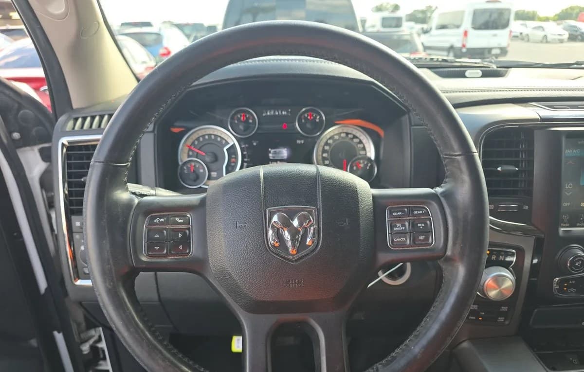 2017 RAM 1500 NIGHT CREW CAB SHORT BED 7