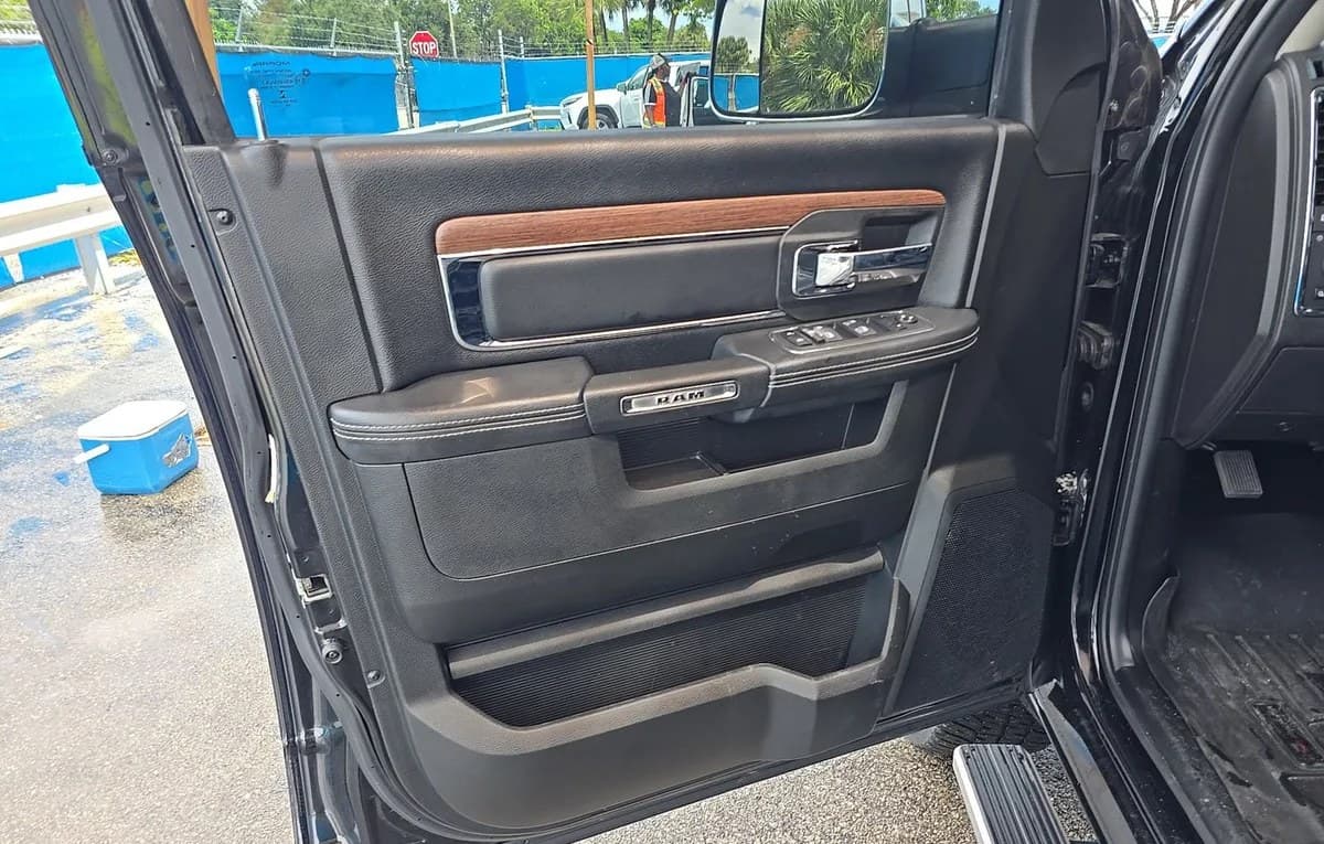 2019 RAM 1500 CLASSIC LARAMIE CREW CAB SHORT BED 6