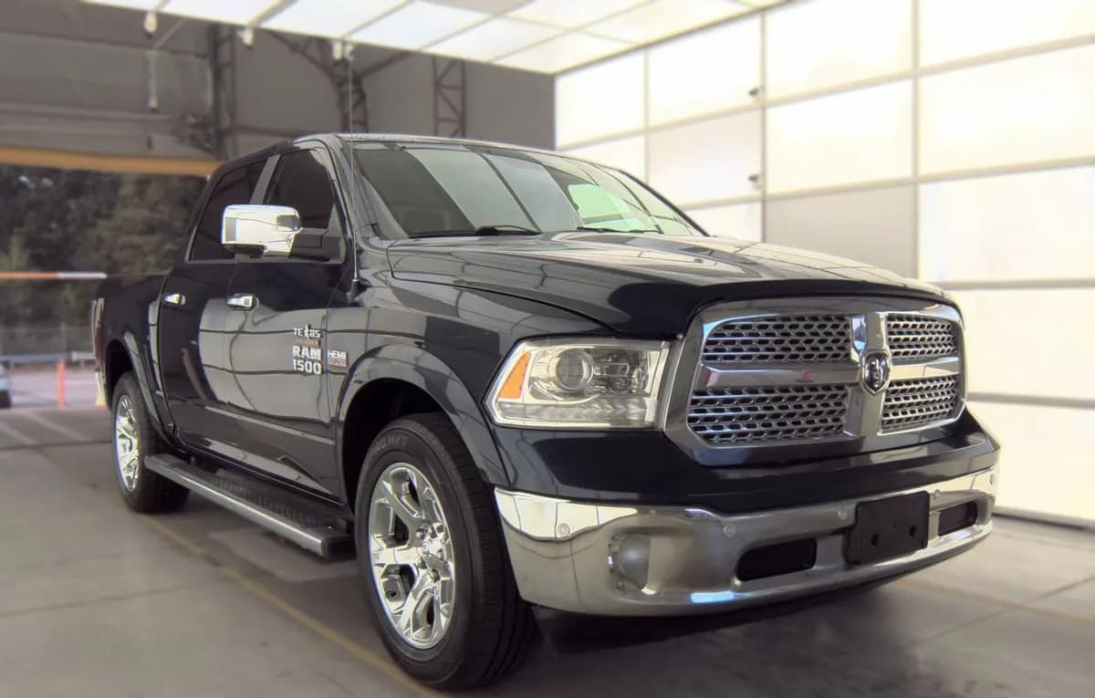 2017 RAM 1500 LARAMIE CREW CAB SHORT BED 4