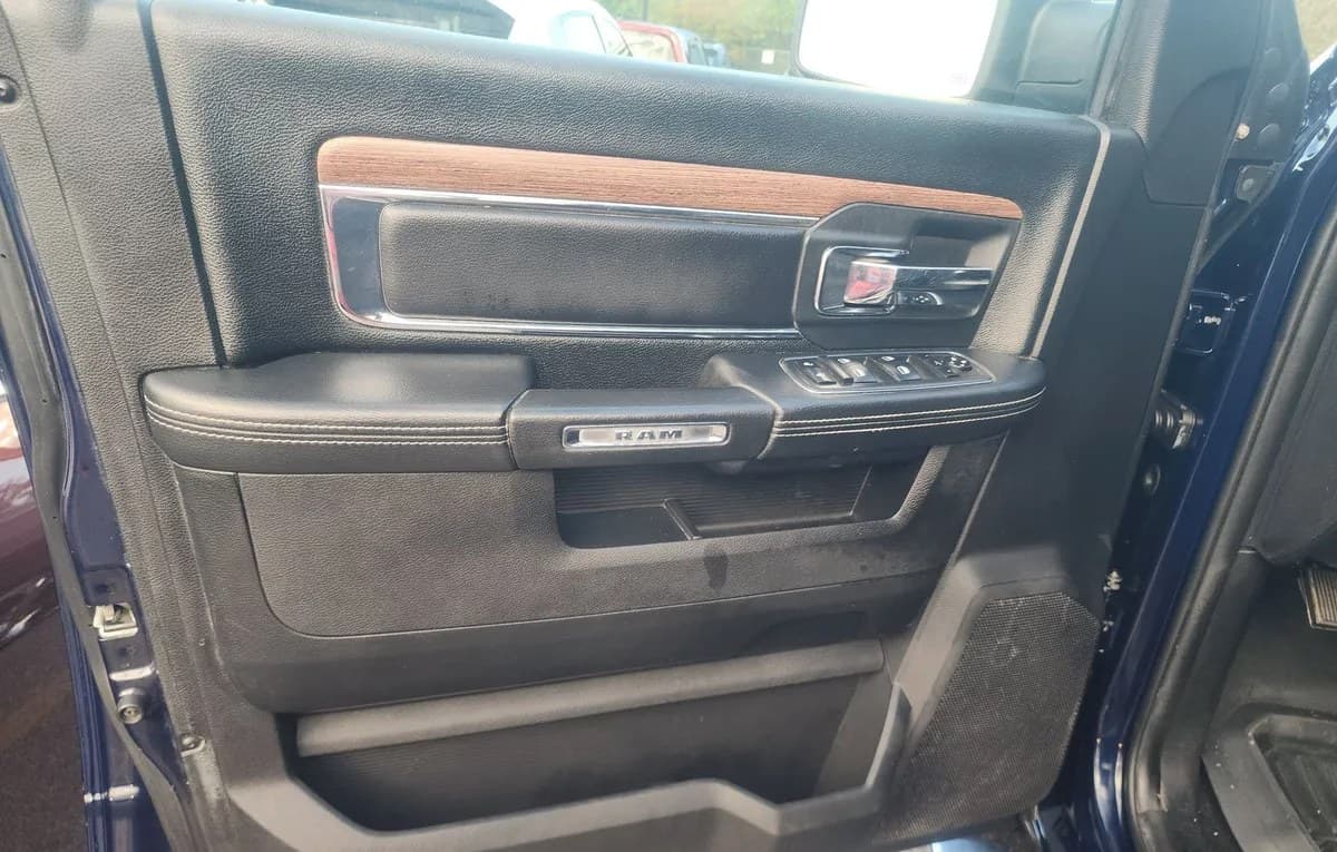 2017 RAM 1500 LARAMIE CREW CAB SHORT BED 6