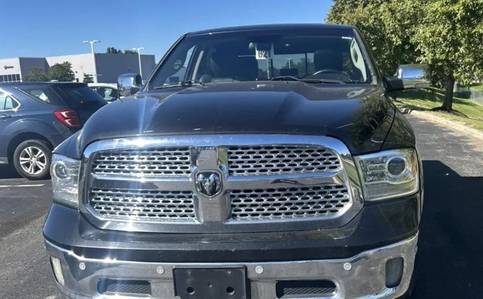 2017 RAM 1500 LARAMIE CREW CAB SHORT BED 3