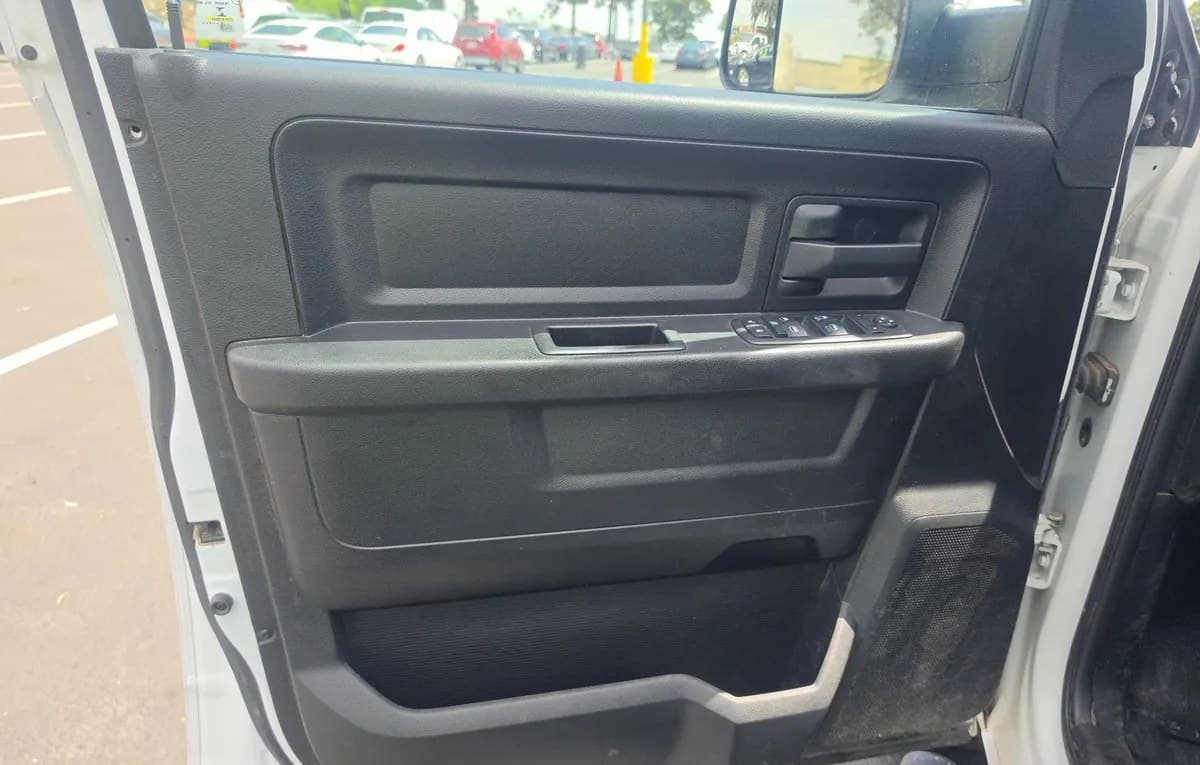 2019 RAM 1500 CLASSIC TRADESMAN CREW CAB MEDIUM BED 6