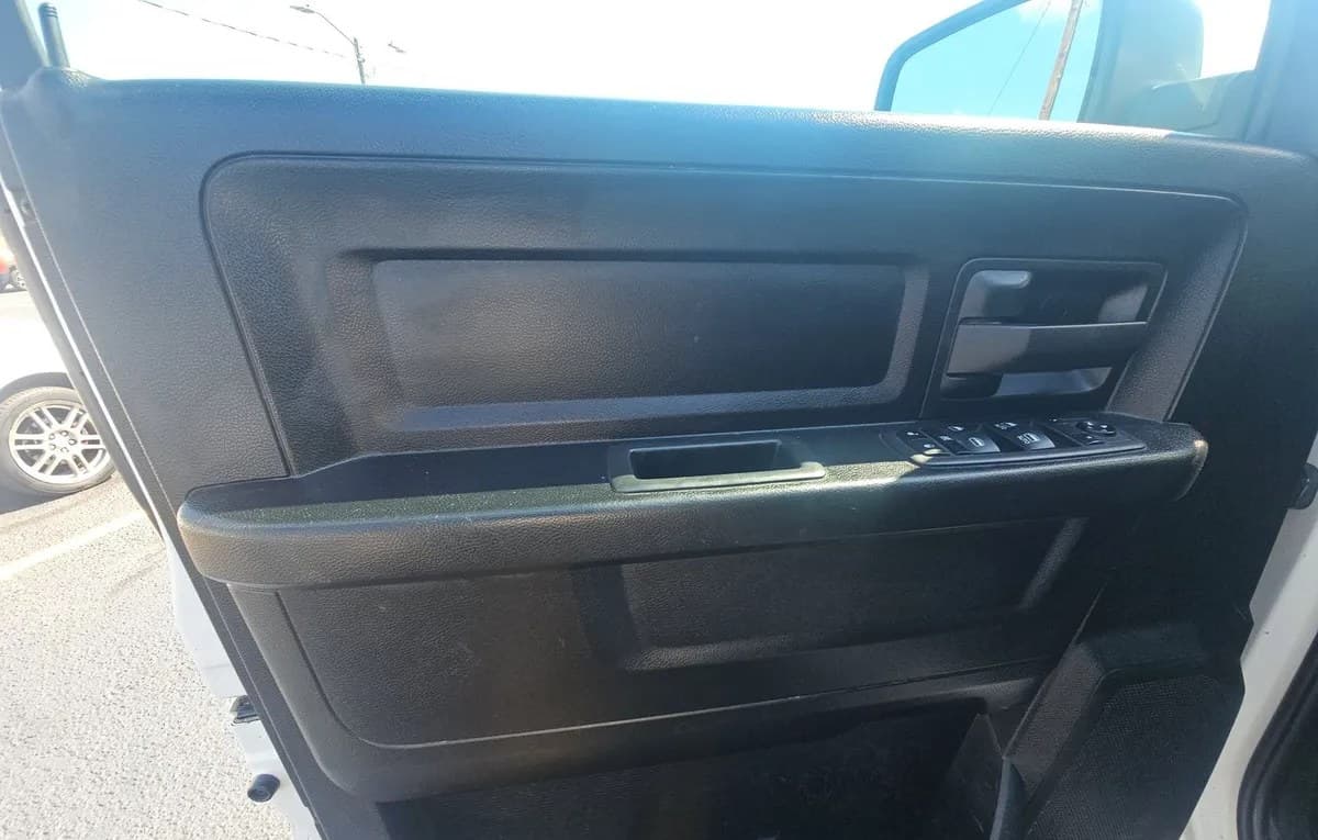 2022 RAM 1500 CLASSIC TRADESMAN CREW CAB MEDIUM BED 6