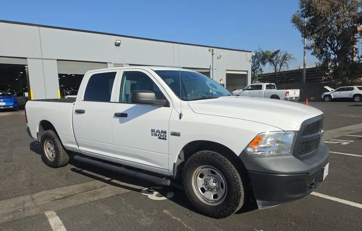 2019 RAM 1500 CLASSIC TRADESMAN CREW CAB MEDIUM BED 4