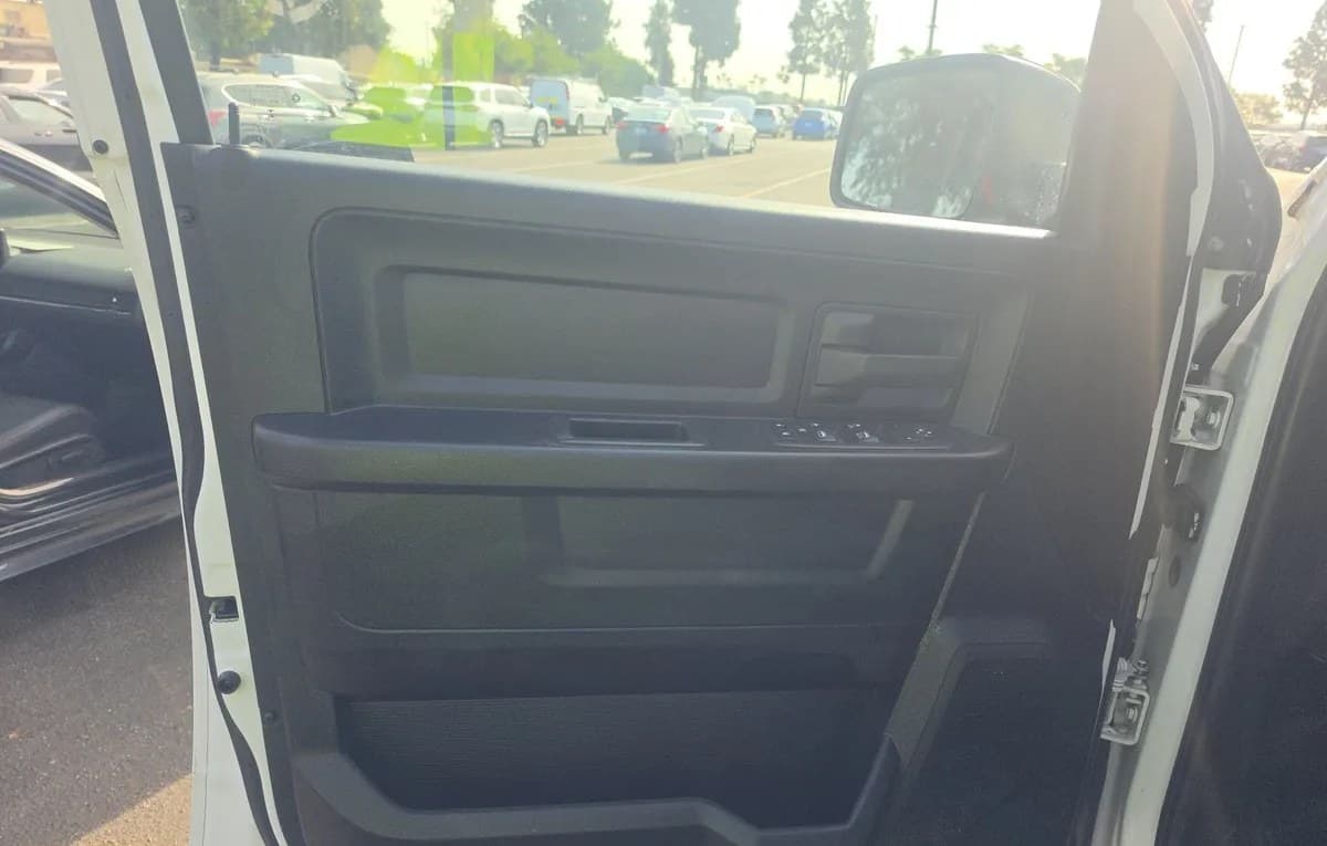 2019 RAM 1500 CLASSIC TRADESMAN CREW CAB MEDIUM BED 6