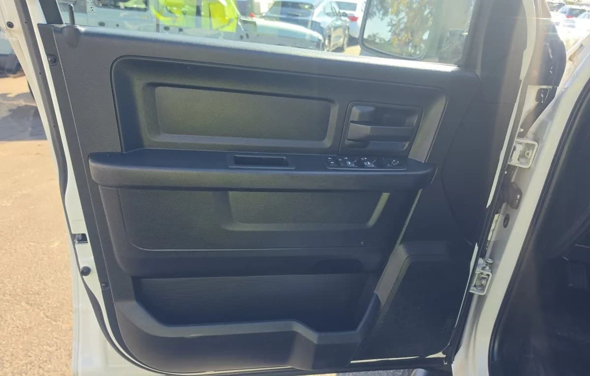 2019 RAM 1500 CLASSIC TRADESMAN CREW CAB MEDIUM BED 6