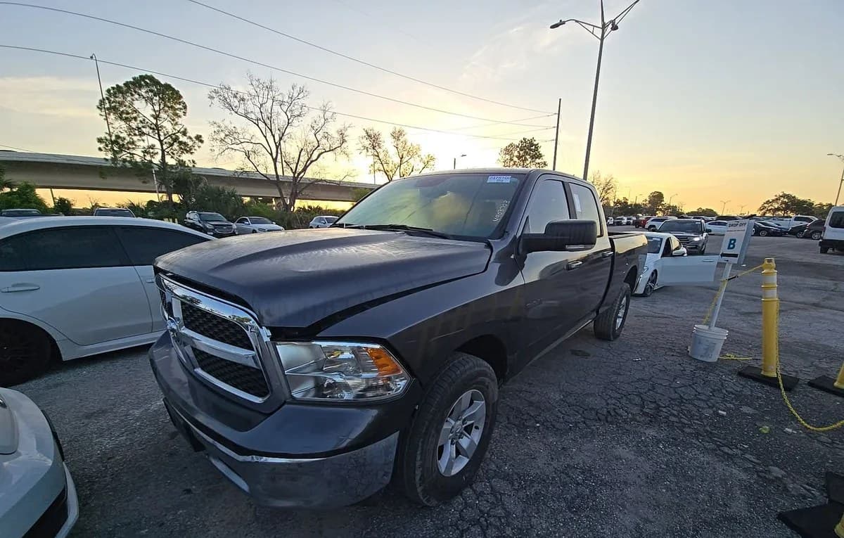 2019 RAM 1500 CLASSIC SLT CREW CAB MEDIUM BED 2