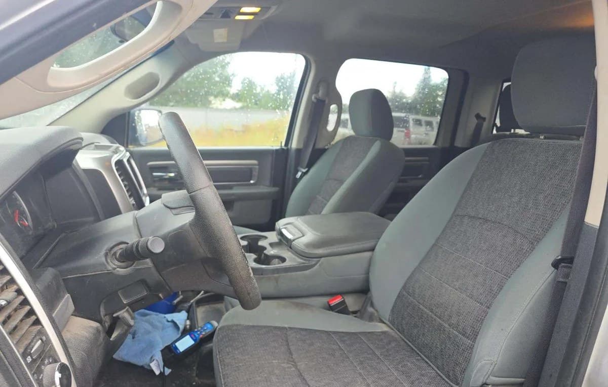 2017 RAM 1500 SLT CREW CAB MEDIUM BED 4