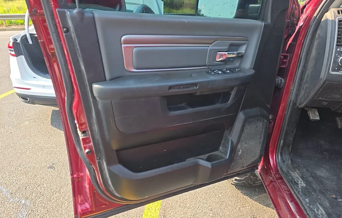 2021 RAM 1500 CLASSIC SLT CREW CAB MEDIUM BED 6