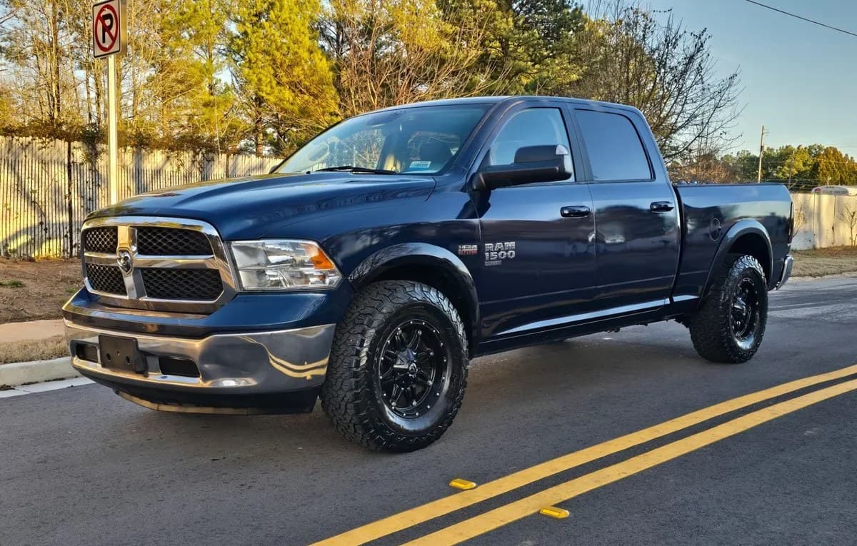 2020 RAM 1500 CLASSIC SLT CREW CAB MEDIUM BED 2