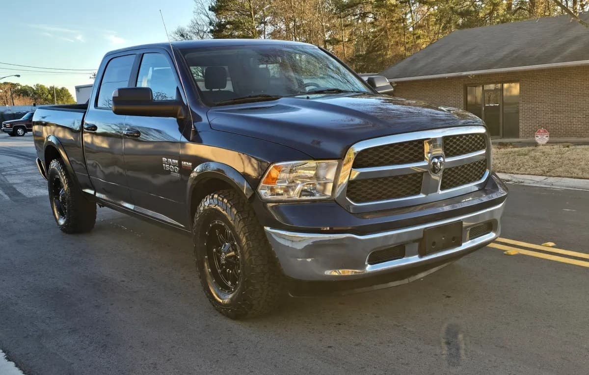 2020 RAM 1500 CLASSIC SLT CREW CAB MEDIUM BED 4