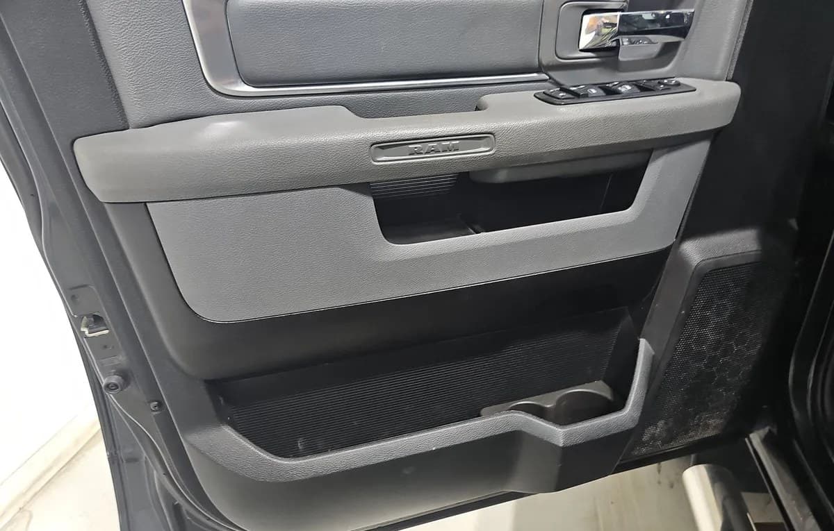 2019 RAM 1500 CLASSIC SLT CREW CAB MEDIUM BED 6