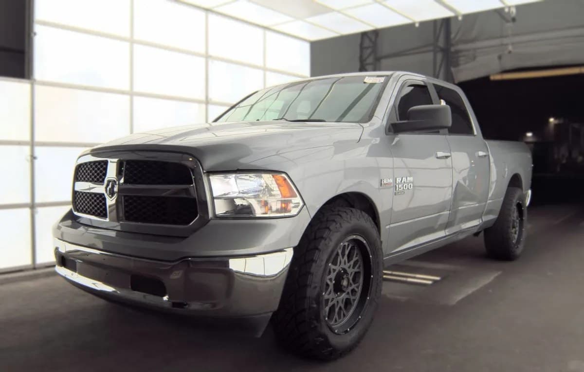 2020 RAM 1500 CLASSIC SLT CREW CAB MEDIUM BED 2