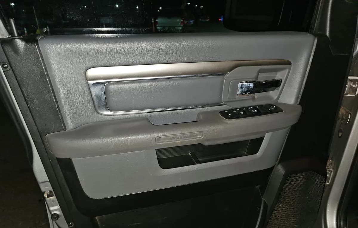 2020 RAM 1500 CLASSIC SLT CREW CAB MEDIUM BED 6