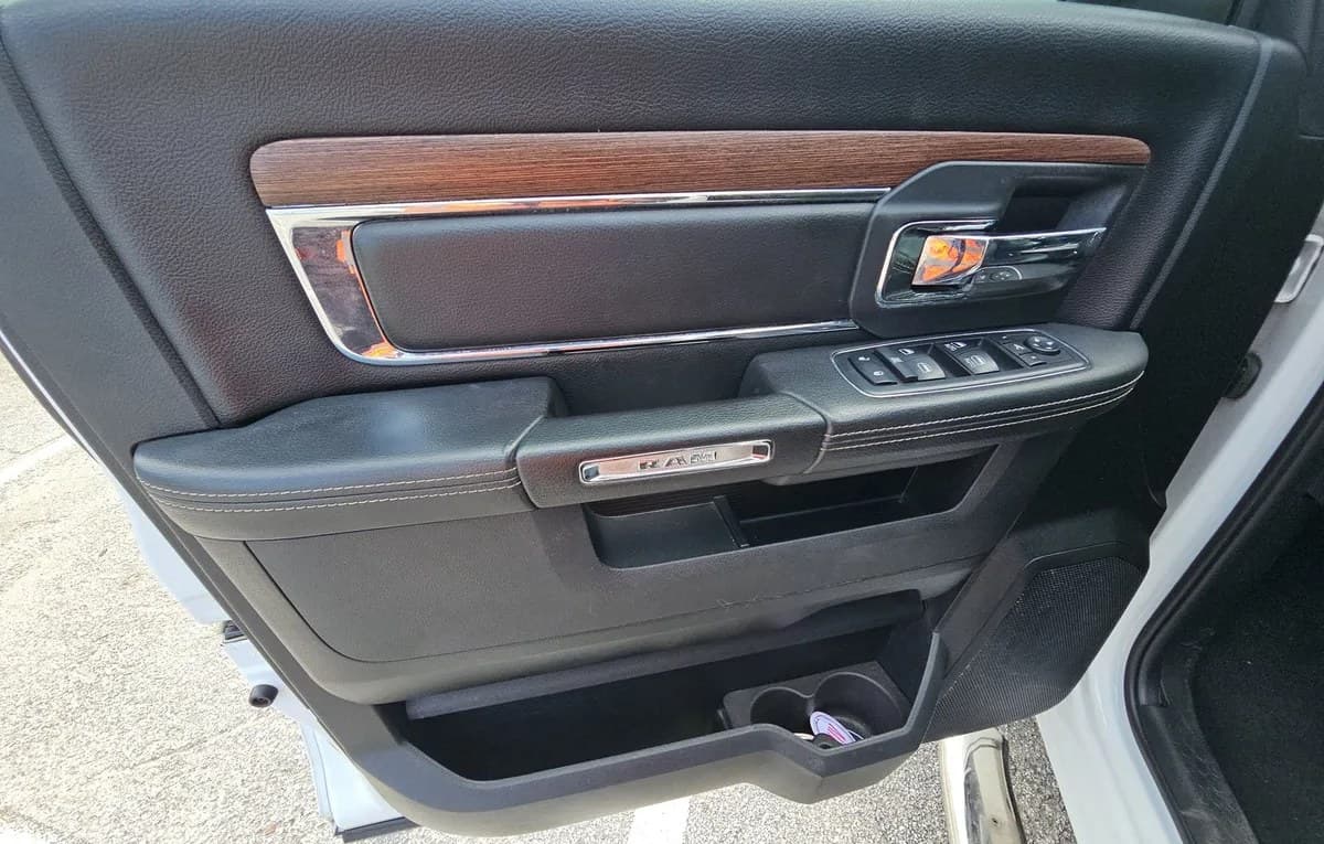 2018 RAM 1500 LARAMIE CREW CAB MEDIUM BED 6