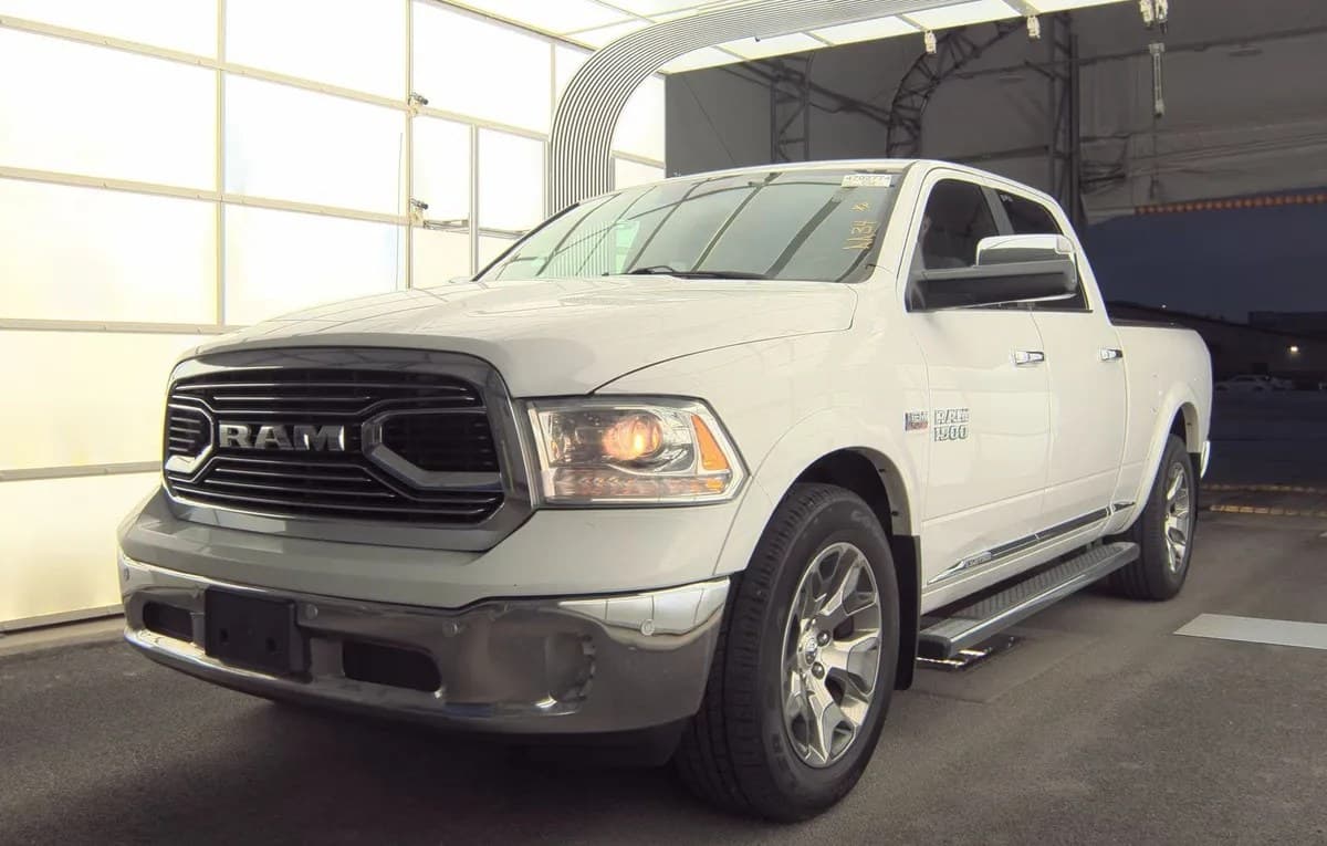 2017 RAM 1500 LIMITED CREW CAB MEDIUM BED 2