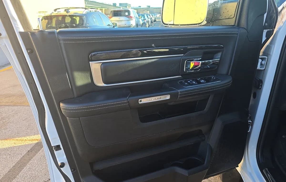 2017 RAM 1500 LIMITED CREW CAB MEDIUM BED 6