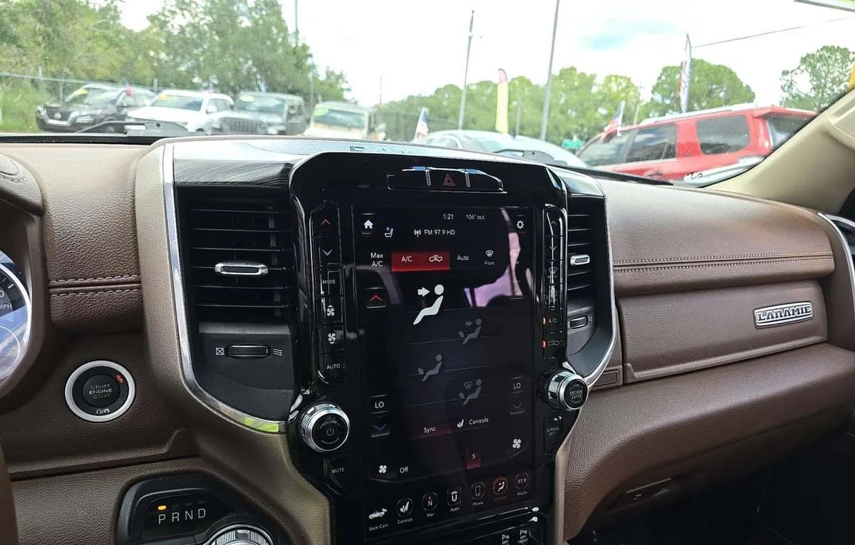 2020 RAM 1500 LARAMIE EXTENDED CAB MEDIUM BED 7