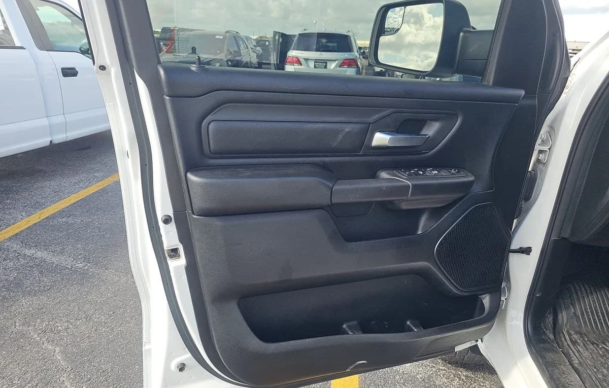 2020 RAM 1500 TRADESMAN EXTENDED CAB MEDIUM BED 6