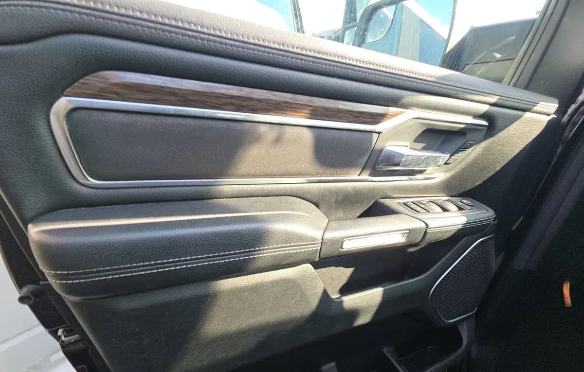 2019 RAM 1500 LARAMIE EXTENDED CAB MEDIUM BED 6
