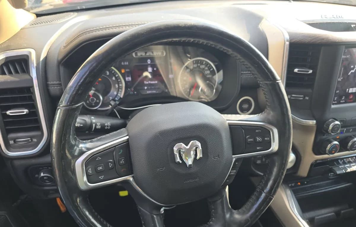 2019 RAM 1500 LARAMIE EXTENDED CAB MEDIUM BED 7