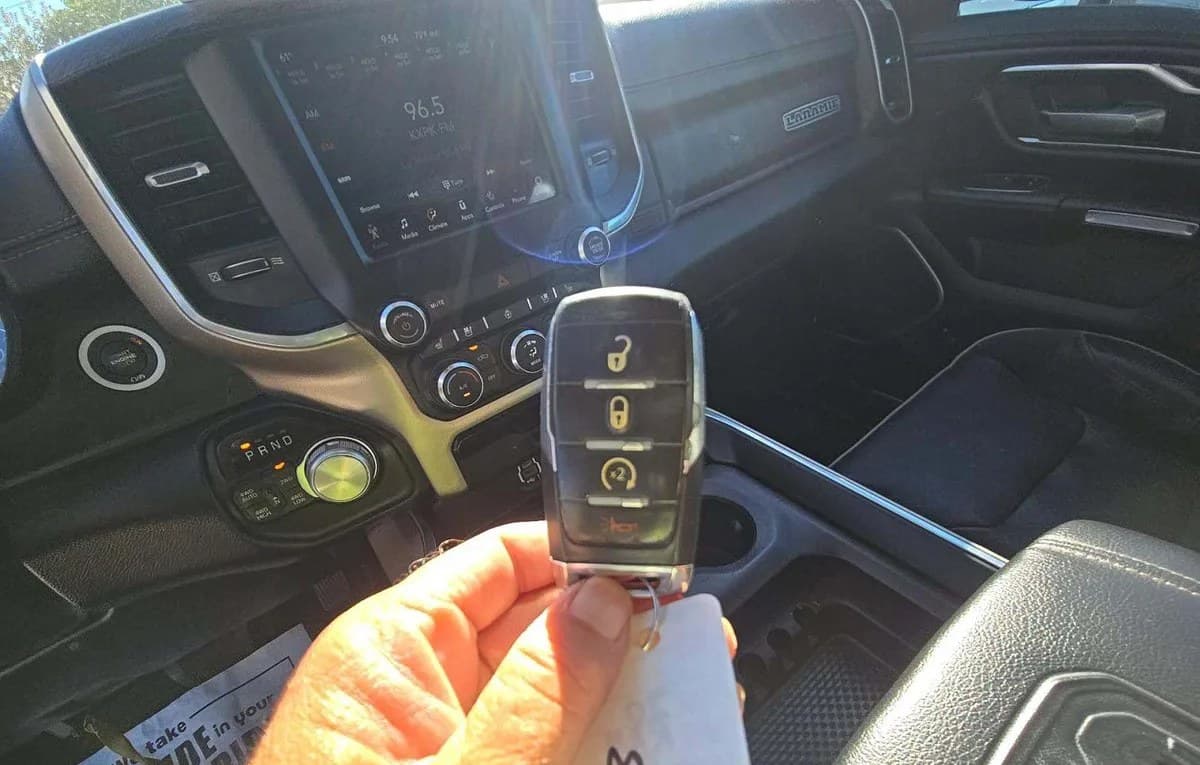 2020 RAM 1500 LARAMIE EXTENDED CAB MEDIUM BED 5