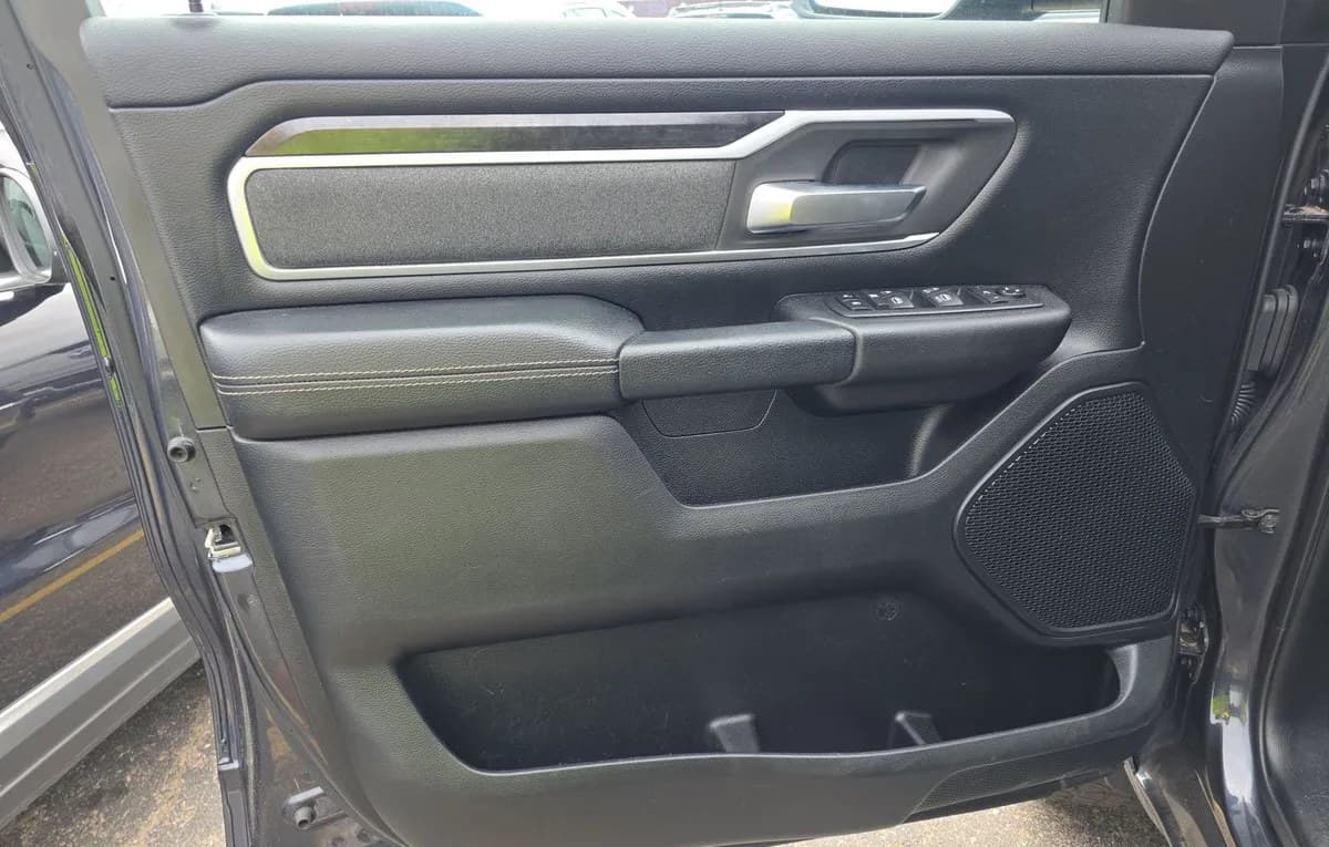 2020 RAM 1500 BIG HORN CREW CAB SHORT BED 6