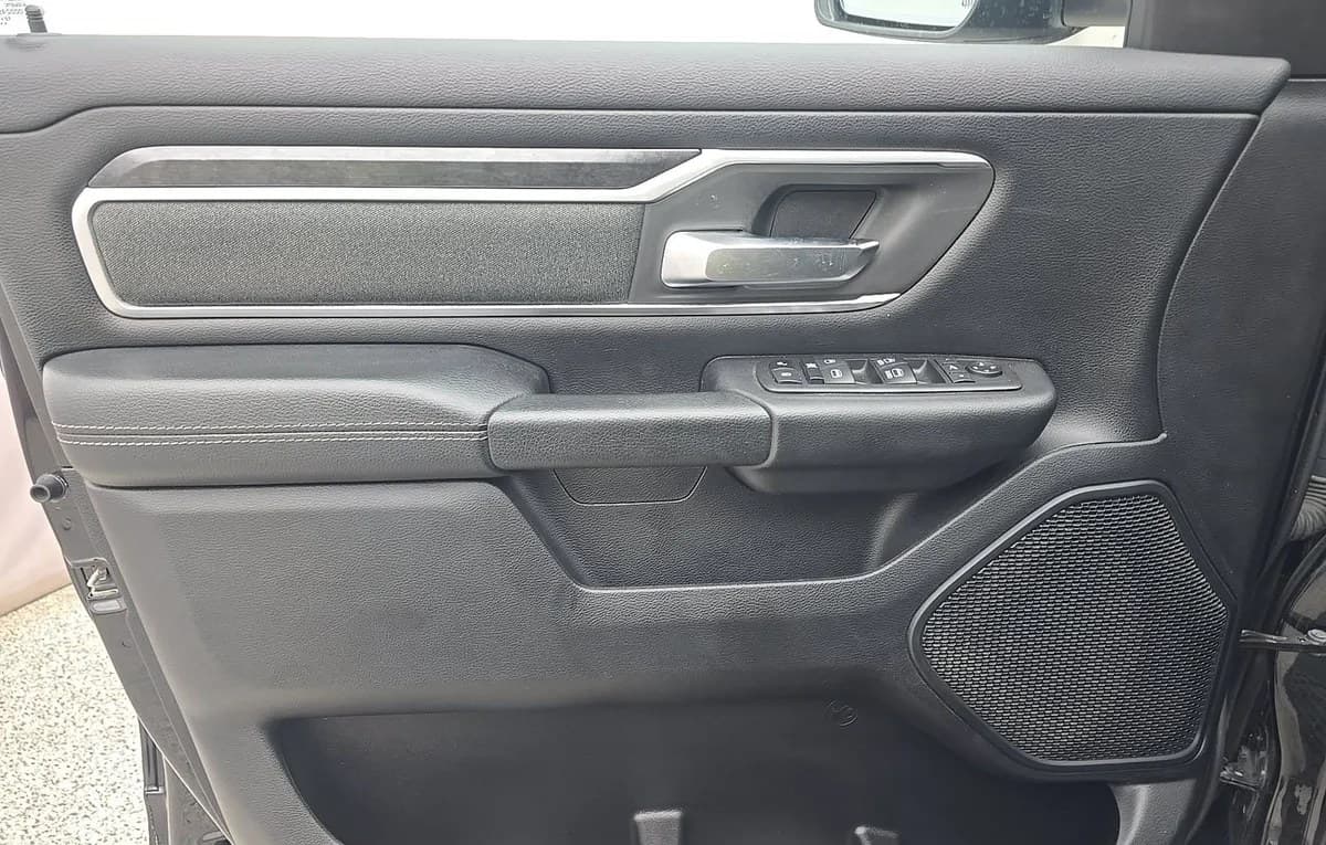 2020 RAM 1500 BIG HORN CREW CAB SHORT BED 6