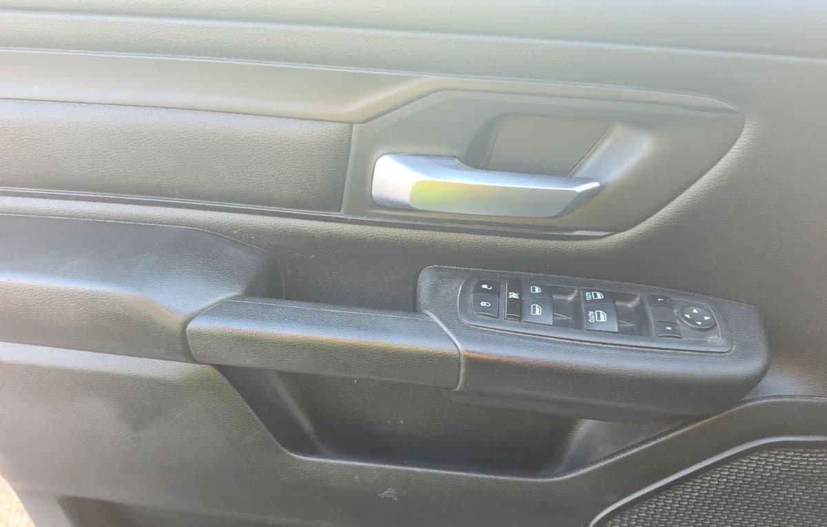 2023 RAM 1500 TRADESMAN CREW CAB SHORT BED 6