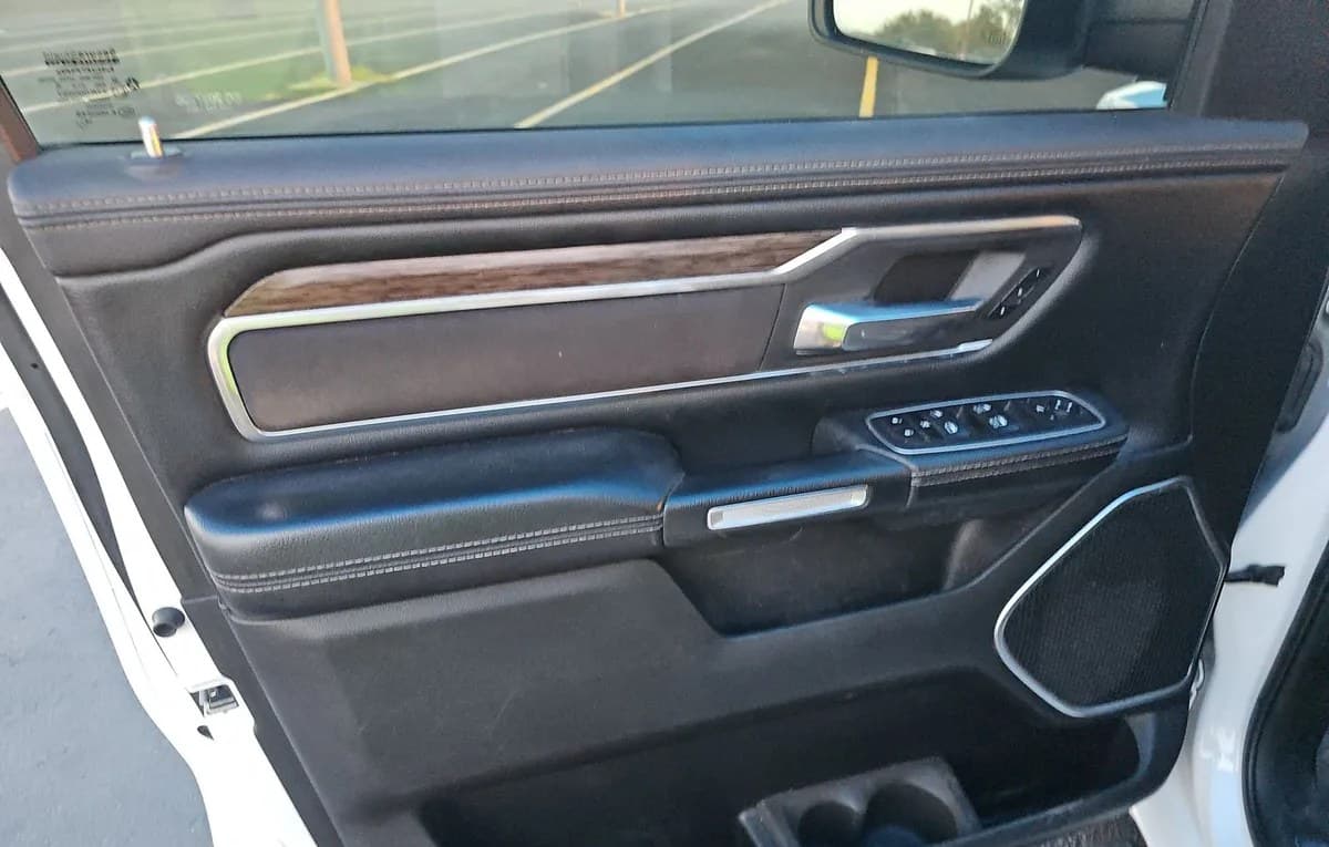 2020 RAM 1500 LARAMIE CREW CAB SHORT BED 6
