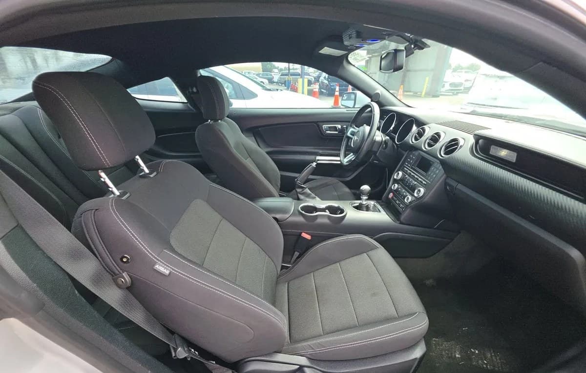 2017 FORD MUSTANG V6 5