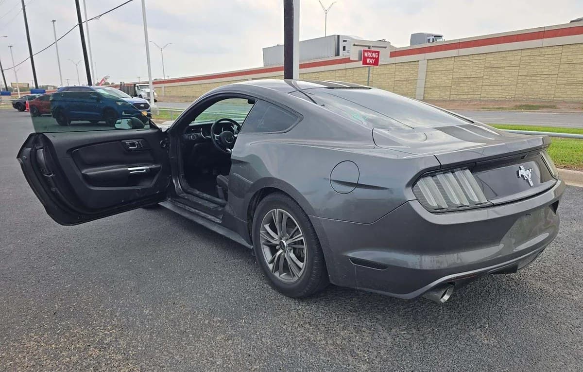 2017 FORD MUSTANG V6 3