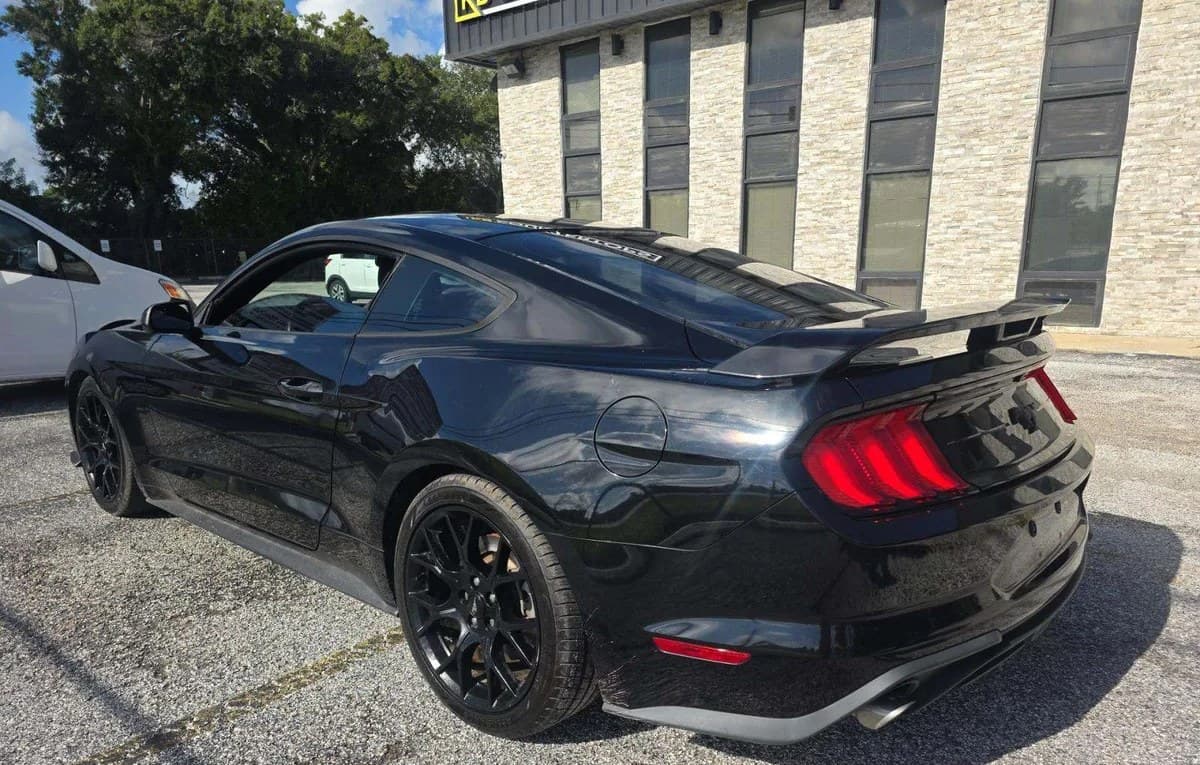 2018 FORD MUSTANG EcoBoost 3
