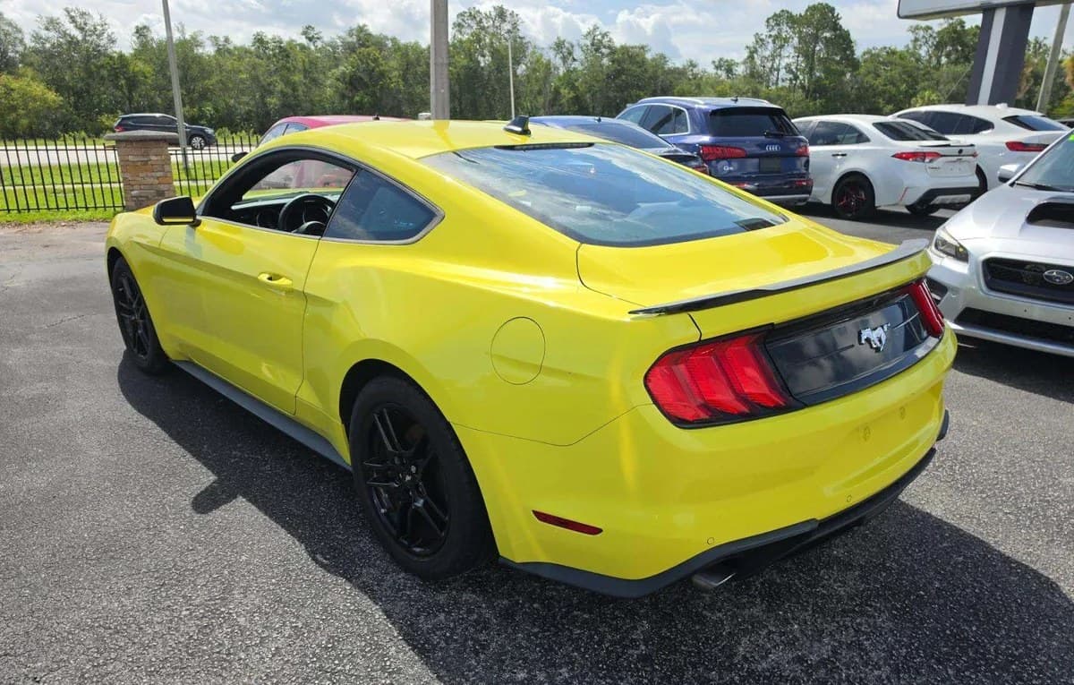 2021 FORD MUSTANG EcoBoost 3