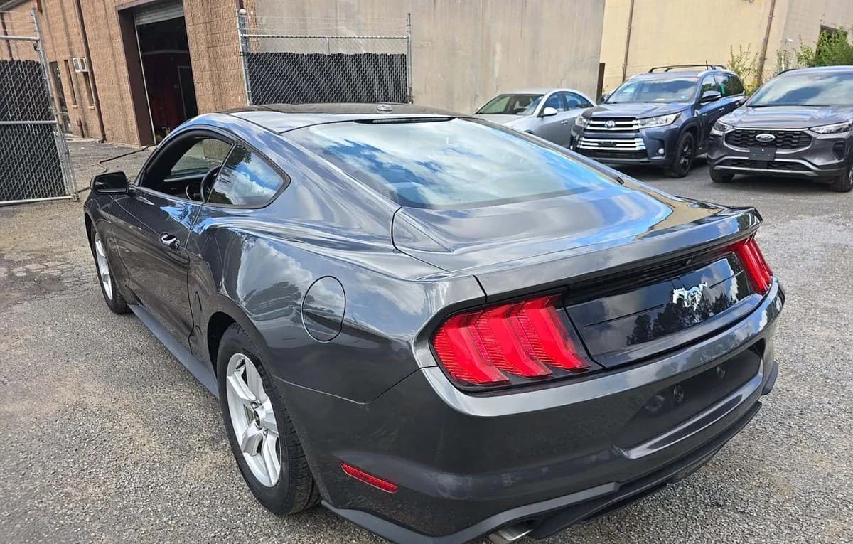 2019 FORD MUSTANG EcoBoost 3
