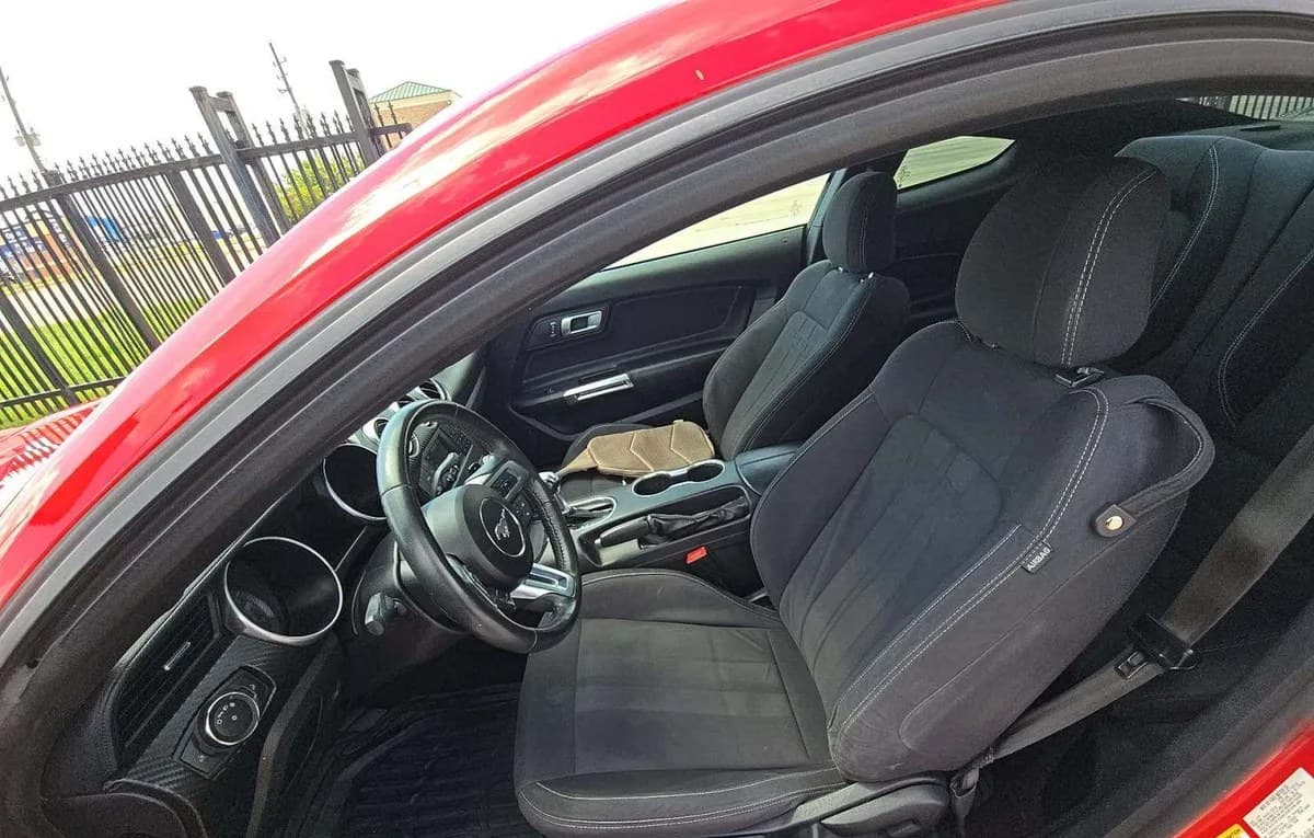 2019 FORD MUSTANG EcoBoost 4