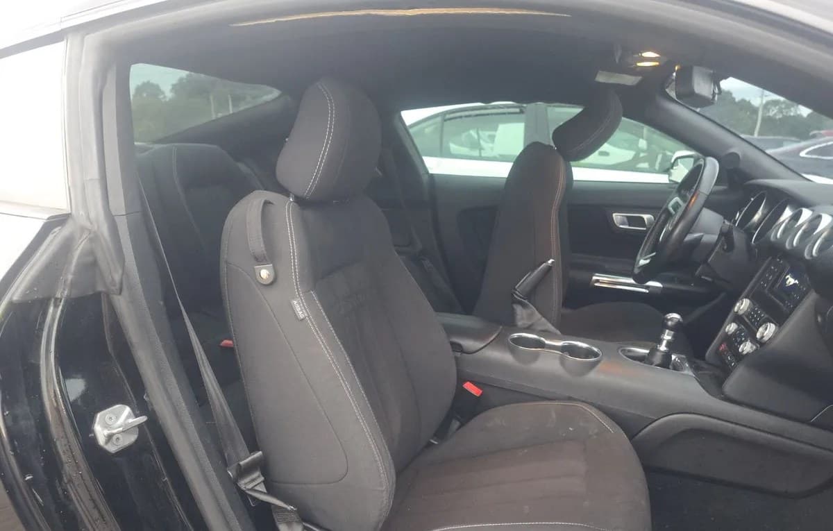 2019 FORD MUSTANG EcoBoost 5