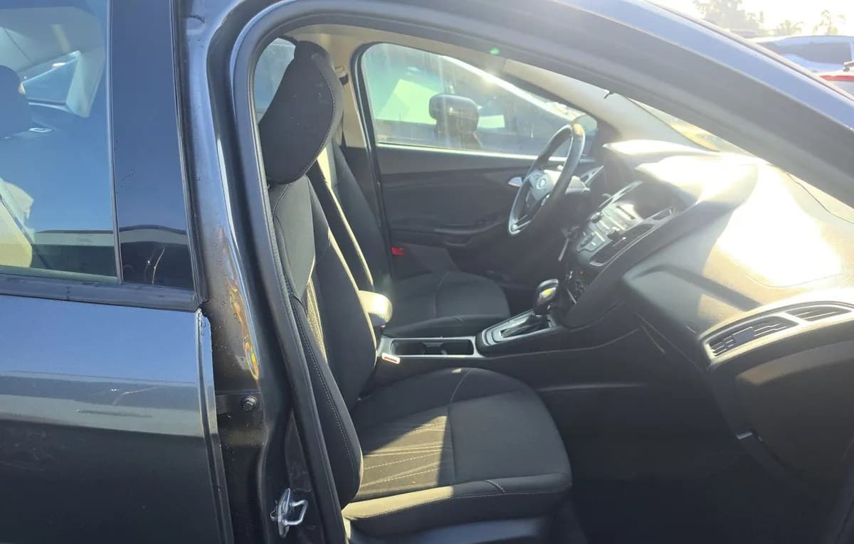 2017 FORD FOCUS SE 4