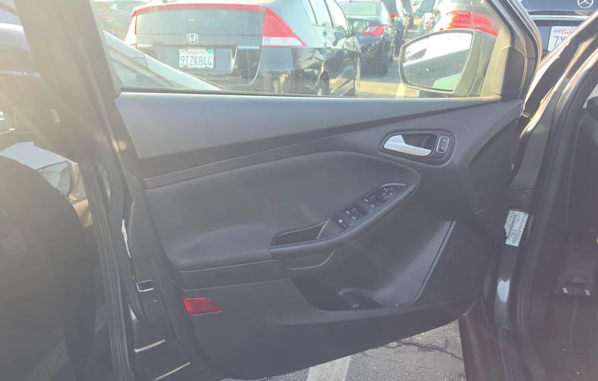 2017 FORD FOCUS SE 5