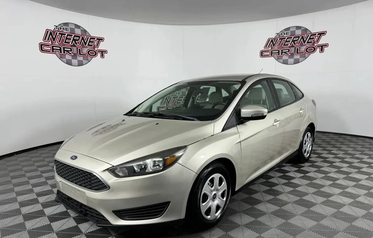 2017 FORD FOCUS SE 4