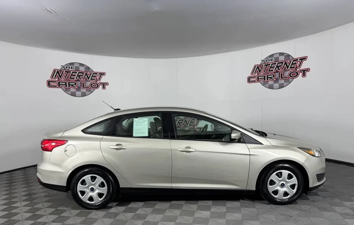 2017 FORD FOCUS SE 5