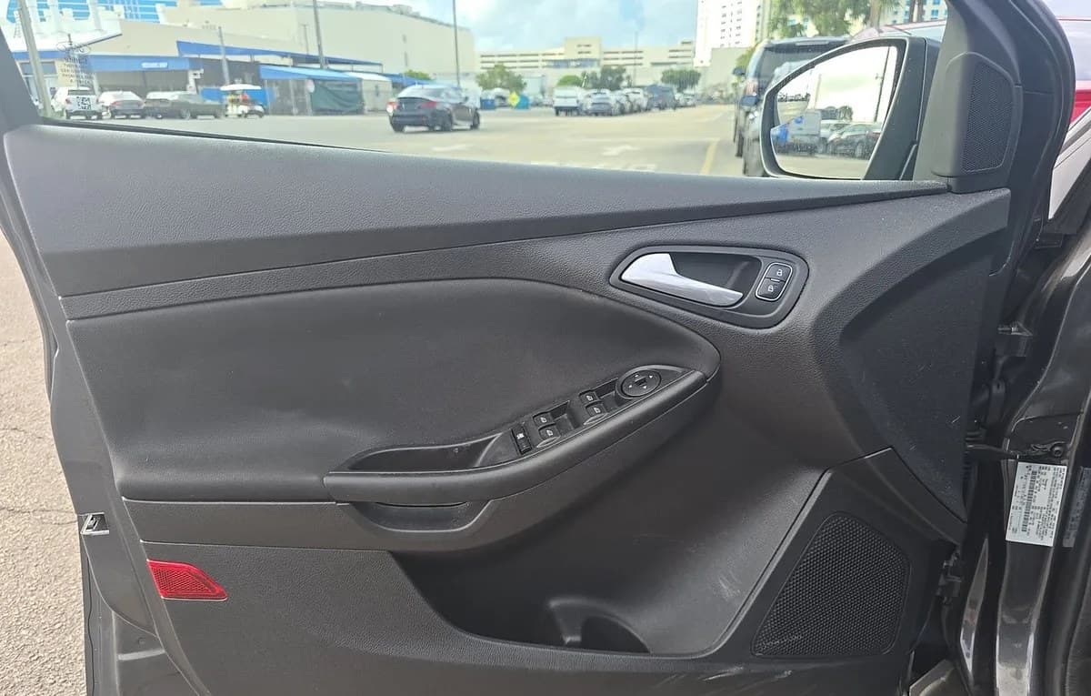 2018 FORD FOCUS SE SEDAN 6